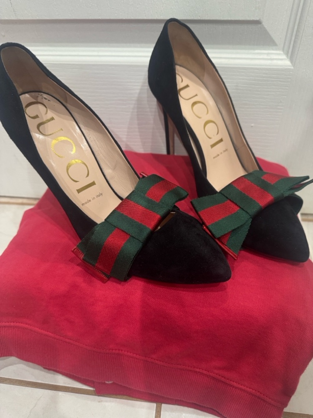 Gucci Black Suede Pointed-Toe Pumps with Signature Red & Green Bow